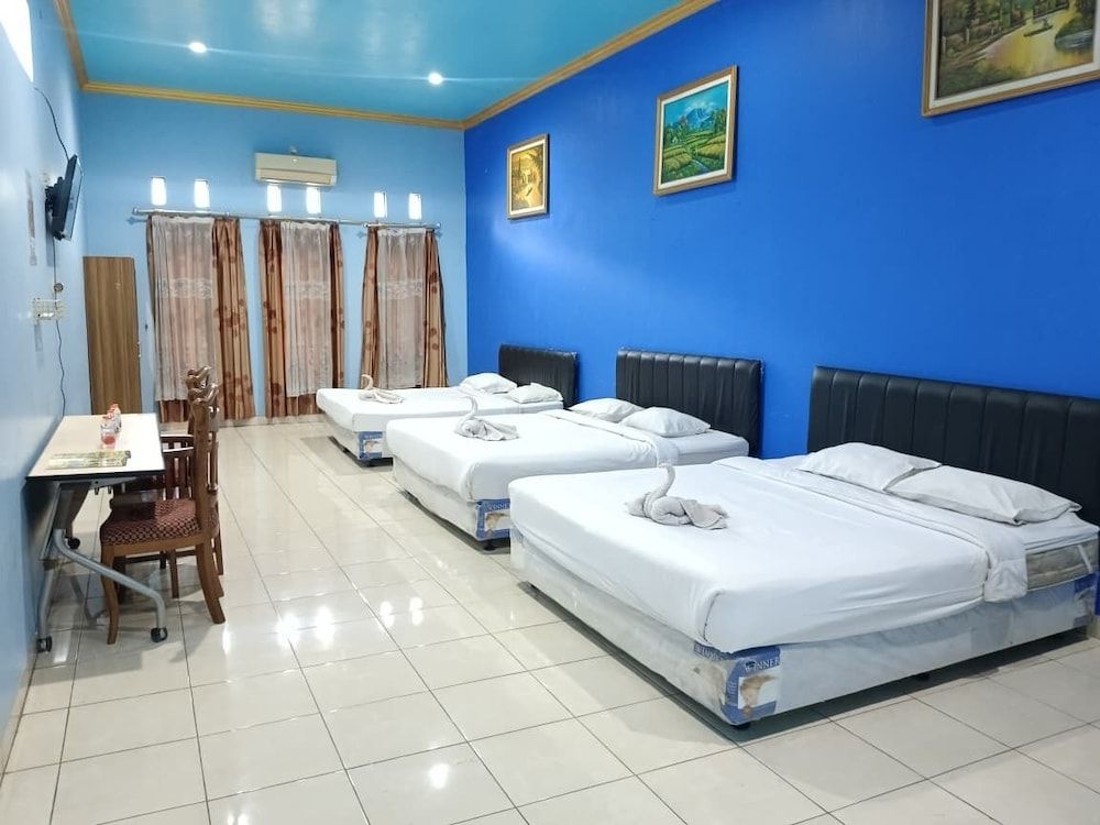 AMALIA Guest House & Cafe