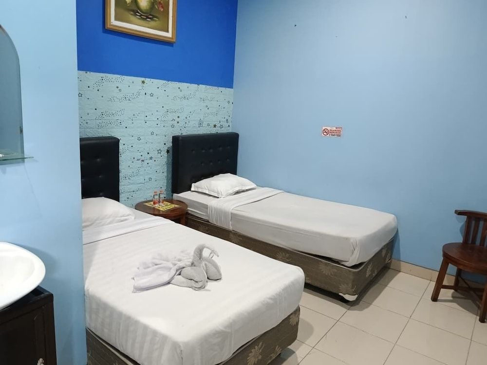 AMALIA Guest House & Cafe