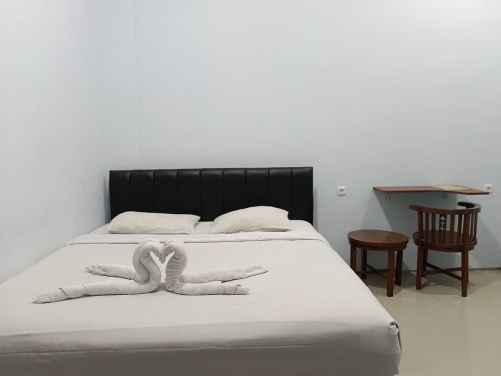 AMALIA Guest House & Cafe