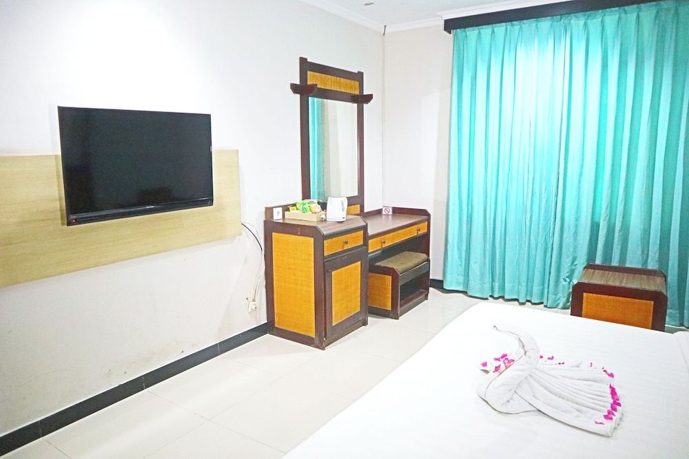 PLUM Prestige Hotel Juanda Superior Double Room, 1 King Bed, Non Smoking 2