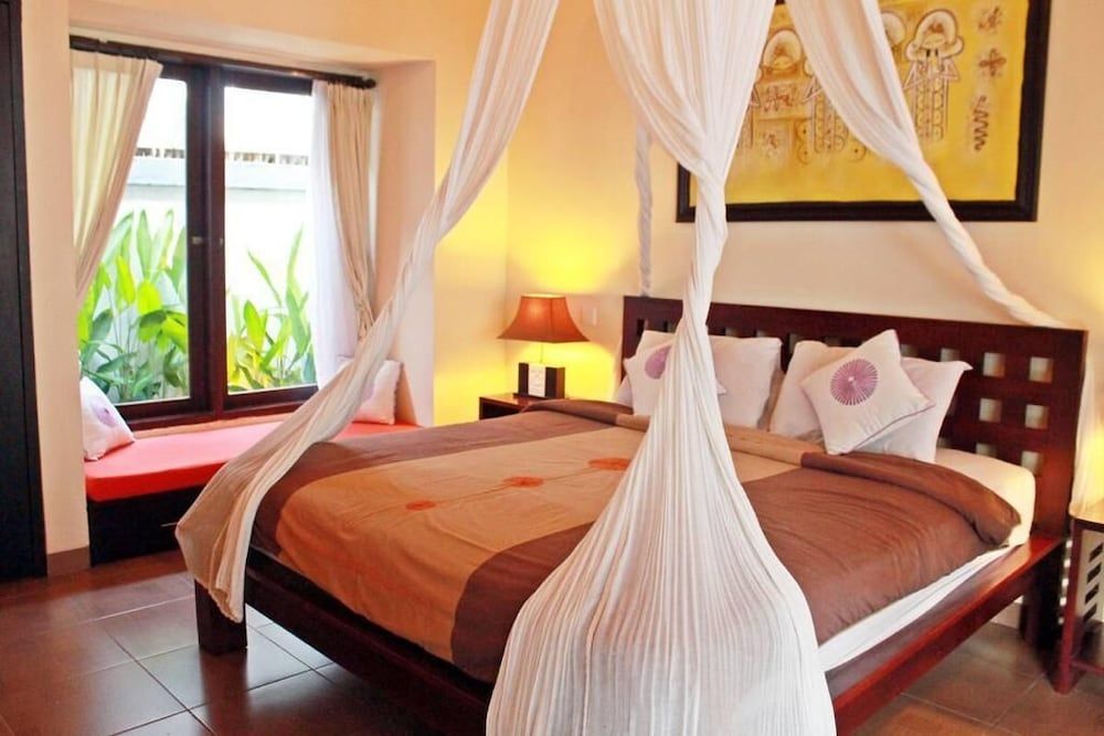 Tahoma Villas Seminyak Villa, 3 Bedrooms, Pool View 5