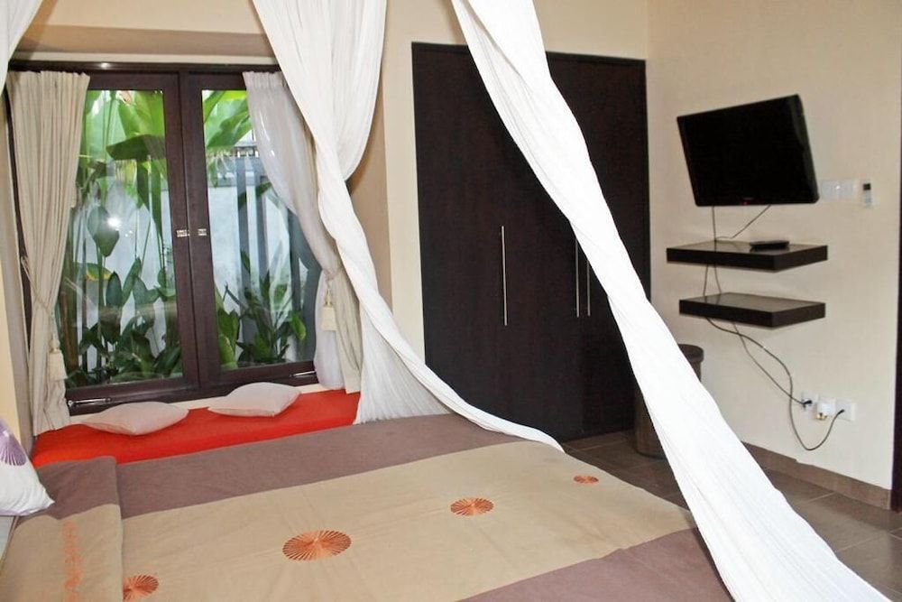 Tahoma Villas Seminyak Villa, 3 Bedrooms, Pool View 3