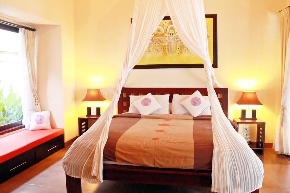 Tahoma Villas Seminyak Villa, 3 Bedrooms, Pool View 4