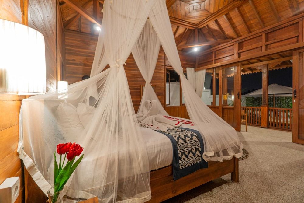 Comfort Double Room, 1 King Bed, Pool View