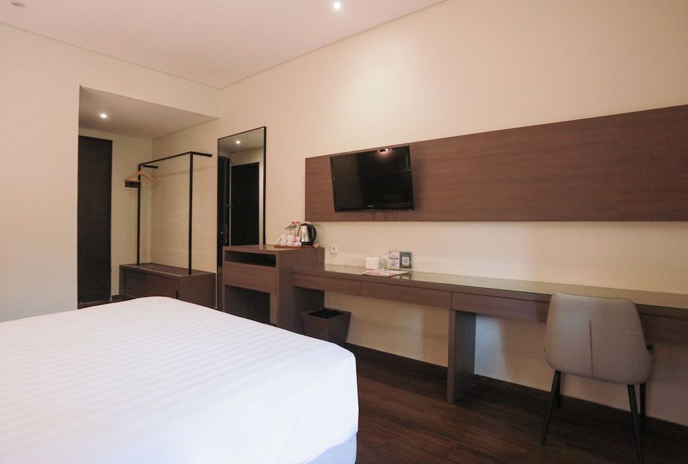 Lotus Garden Hotel by Waringin Hospitality Superior Double Room 2