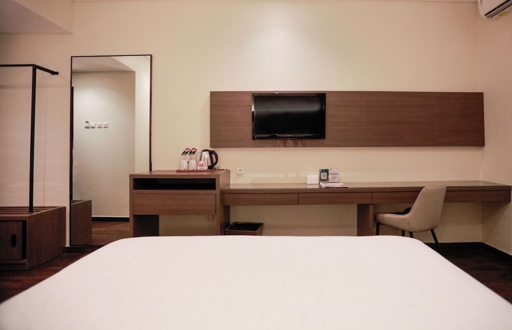 Lotus Garden Hotel by Waringin Hospitality Superior Double Room 3