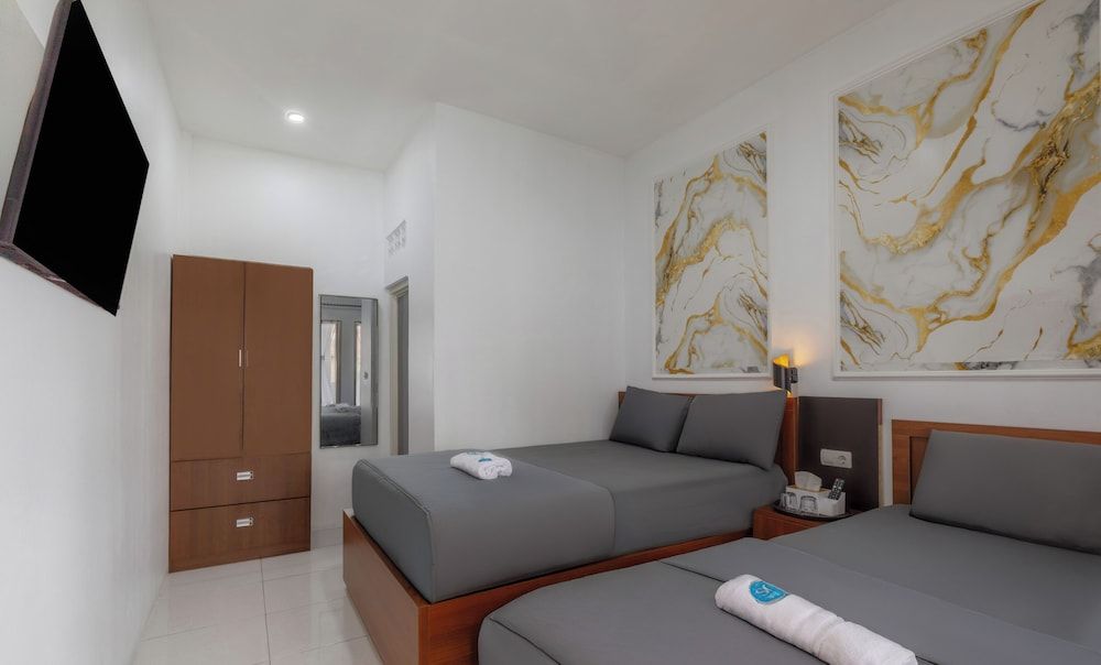 SG Hotel Pangandaran Deluxe Triple Room 2
