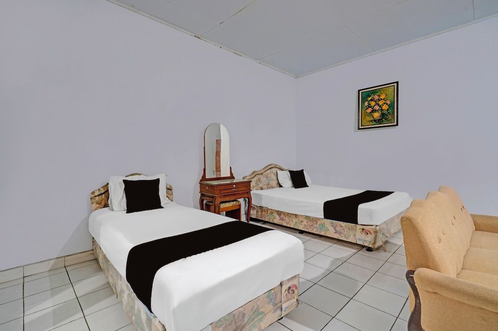 OYO 94802 Hotel Prima Family Suite 2