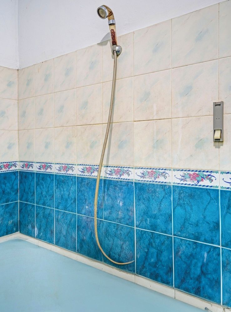 OYO 94802 Hotel Prima Deluxe Double Room 6