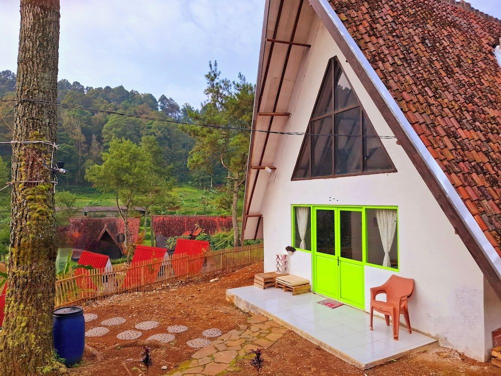 Ciwidey Jungle Camp & Villa Family Villa, Balcony, Mountain View 10