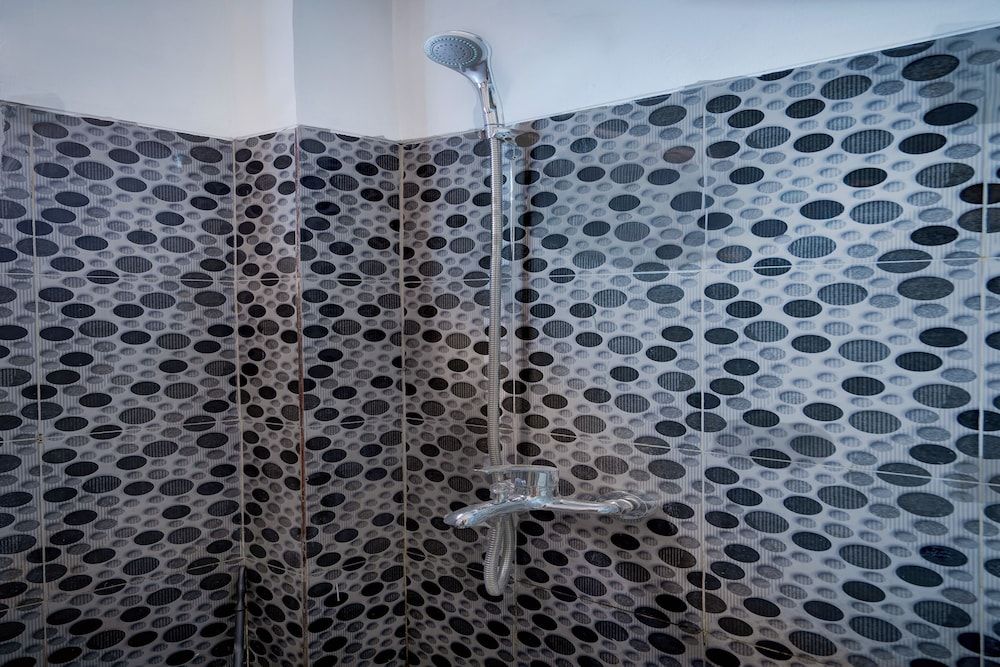 Hotel O 94843 Syariah Hj. Lilis Sukabumi Deluxe Double Room 8