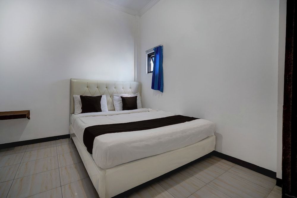 Hotel O 94843 Syariah Hj. Lilis Sukabumi Deluxe Double Room 7