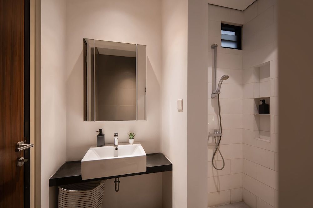 Cove Heritage Deluxe Room 5