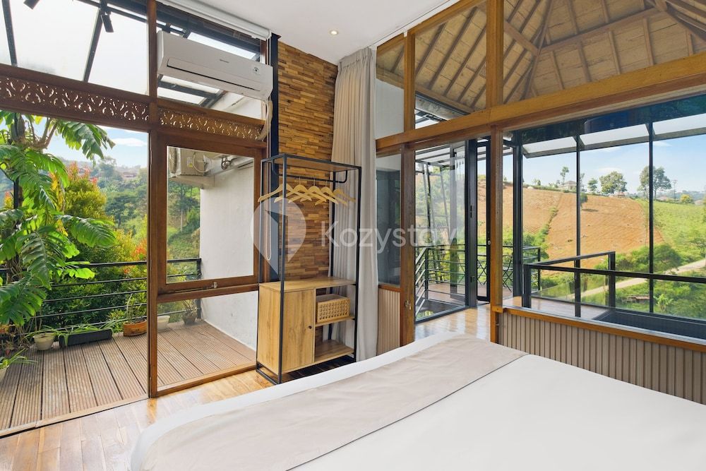 Griya Keraton Villa by Kozystay - Dago Villa, 4 Bedrooms, Mountain View 6