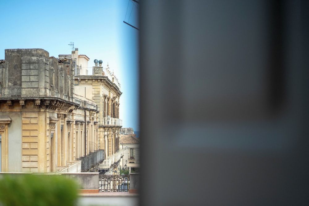 La Dimora degli Scrittori Luxury Double Room, Private Bathroom, Courtyard View (Tomasi di Lampedusa) 12