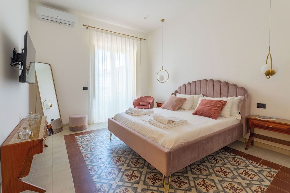 La Dimora degli Scrittori Executive Double Room, Private Bathroom, Courtyard View (Quasimodo) 6