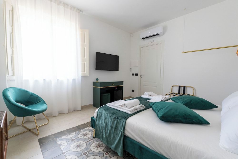 La Dimora degli Scrittori Luxury Double Room, Private Bathroom, Courtyard View (Tomasi di Lampedusa) 2