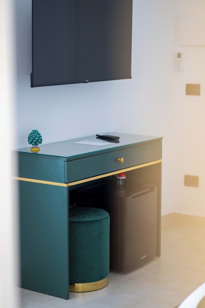 La Dimora degli Scrittori Luxury Double Room, Private Bathroom, Courtyard View (Tomasi di Lampedusa) 6