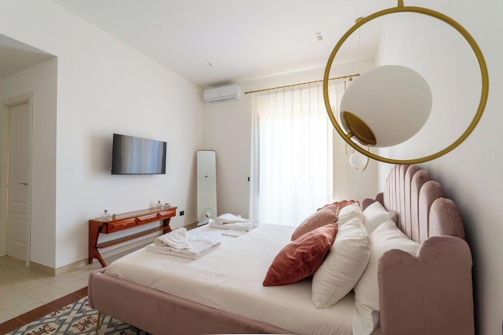 La Dimora degli Scrittori Executive Double Room, Private Bathroom, Courtyard View (Quasimodo) 9