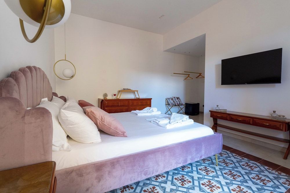 La Dimora degli Scrittori Executive Double Room, Private Bathroom, Courtyard View (Quasimodo) 3