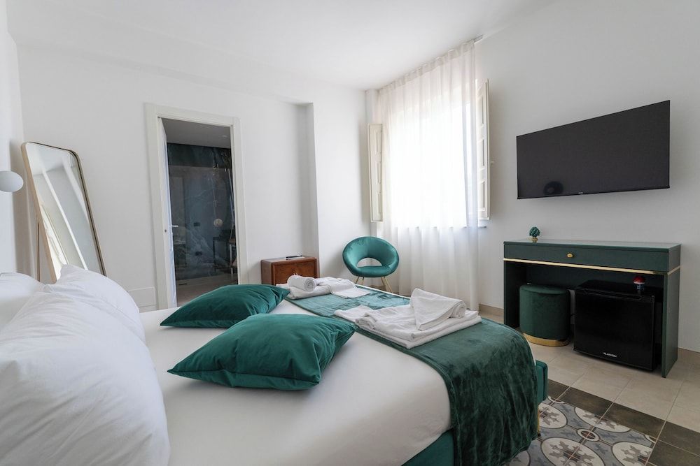 La Dimora degli Scrittori Luxury Double Room, Private Bathroom, Courtyard View (Tomasi di Lampedusa) 10