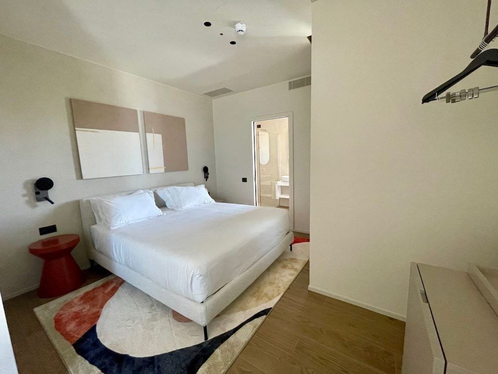 Opera Suite hotel Pesaro Junior Suite, Partial Sea View 4