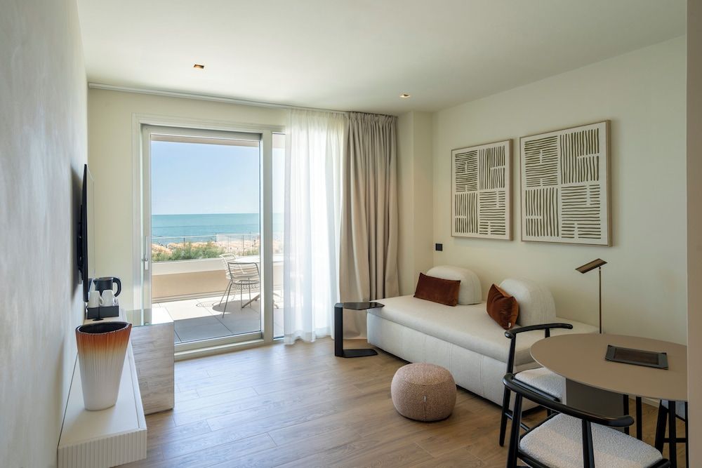 Opera Suite hotel Pesaro Junior Suite, Partial Sea View 8