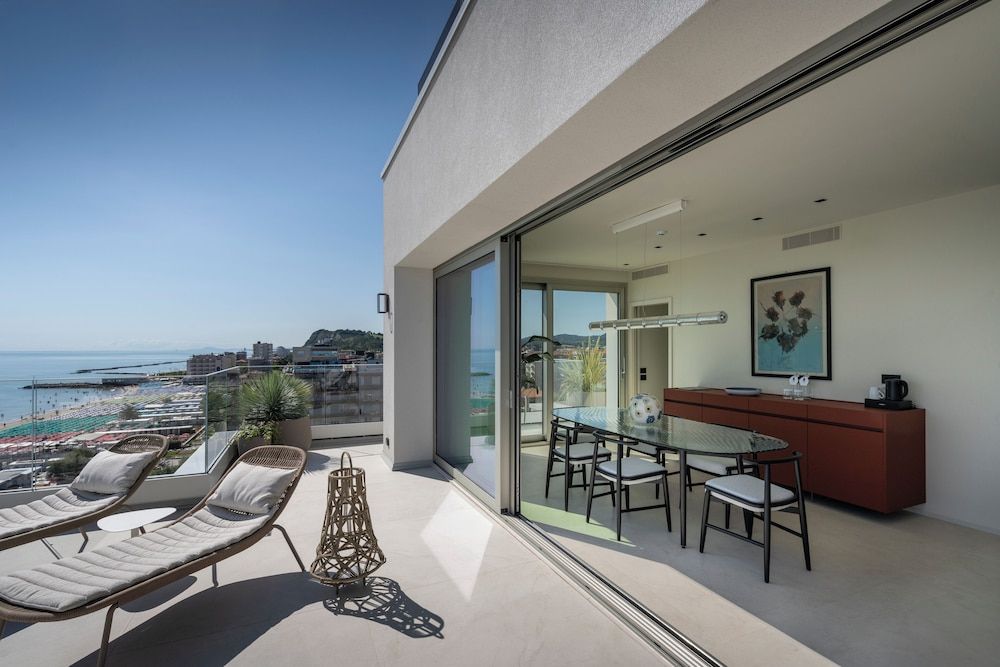 Opera Suite hotel Pesaro Executive Suite, Sea View, Beachfront 10