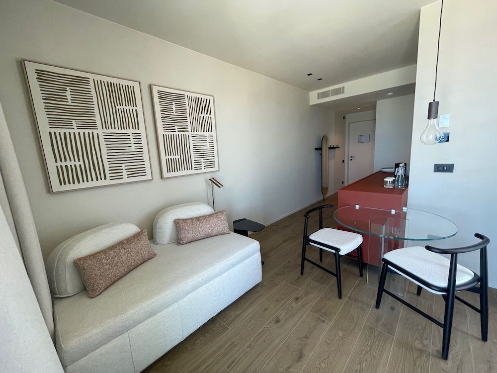 Opera Suite hotel Pesaro Deluxe Suite, Sea View, Beachfront 4