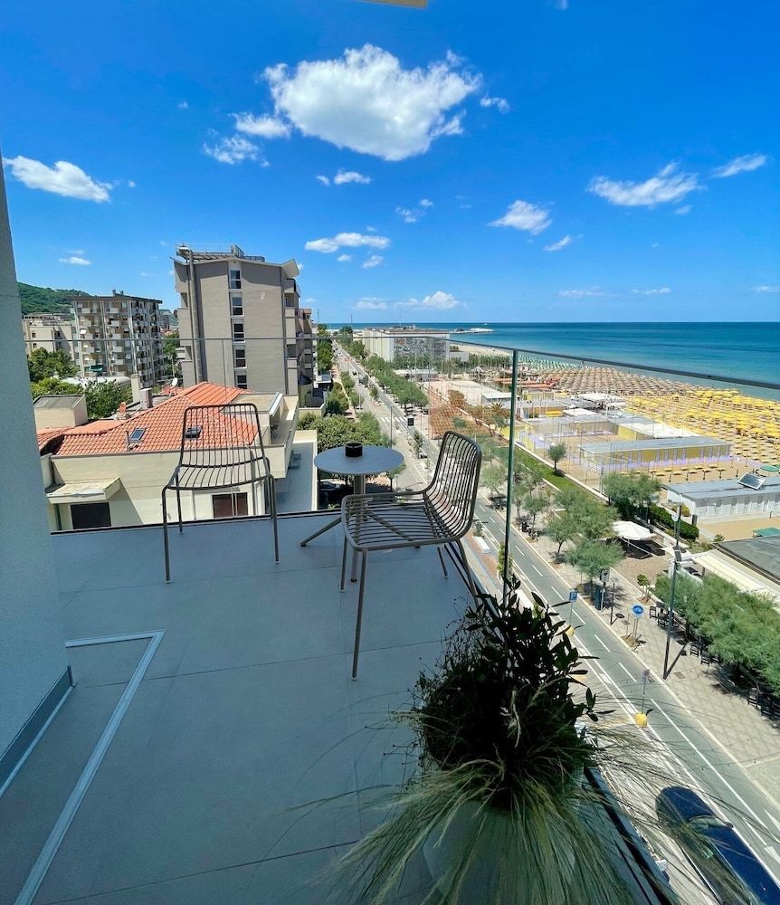 Opera Suite hotel Pesaro Deluxe Suite, Sea View, Beachfront 7