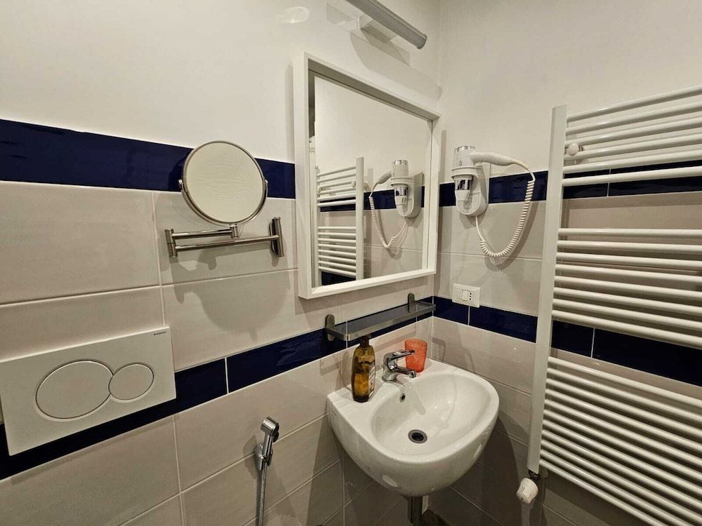 Guest House COLORS Comfort Single Room, Harbor View 16