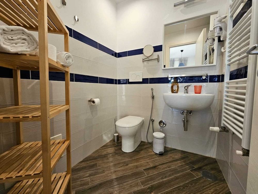 Guest House COLORS Comfort Single Room, Harbor View 13