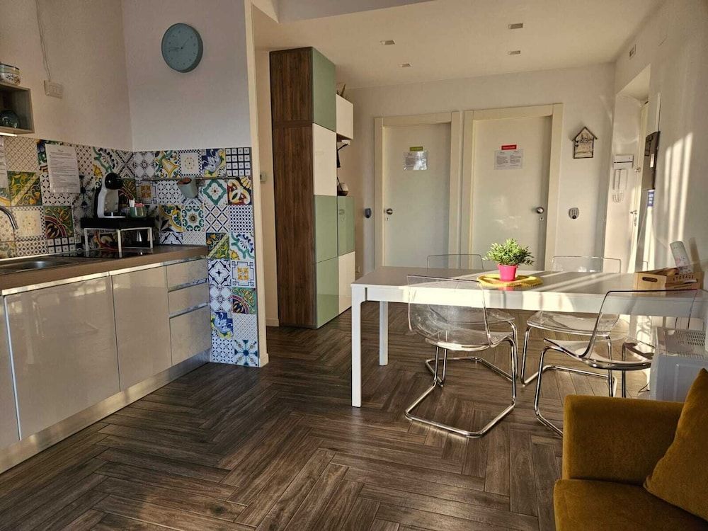 Guest House COLORS Deluxe Triple Room 12