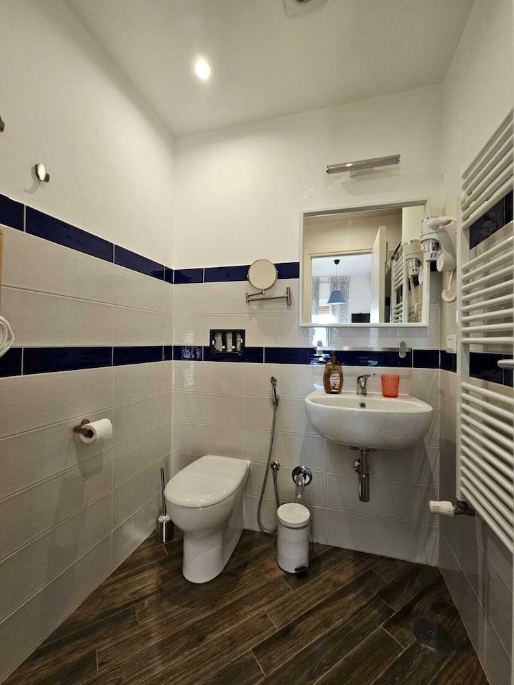 Guest House COLORS Comfort Single Room, Harbor View 19