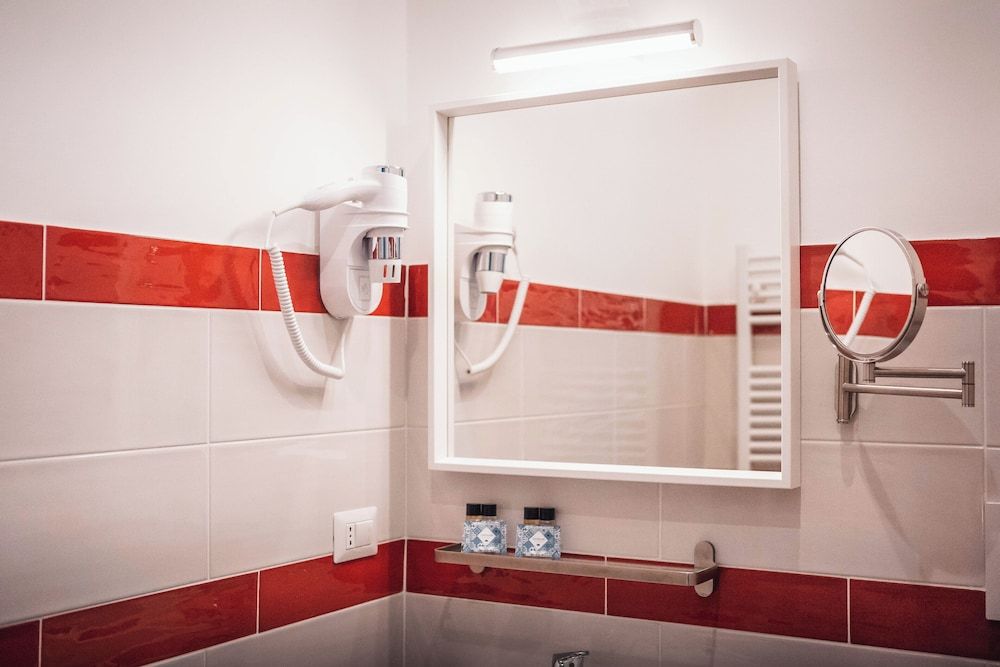 Guest House COLORS Deluxe Triple Room 11