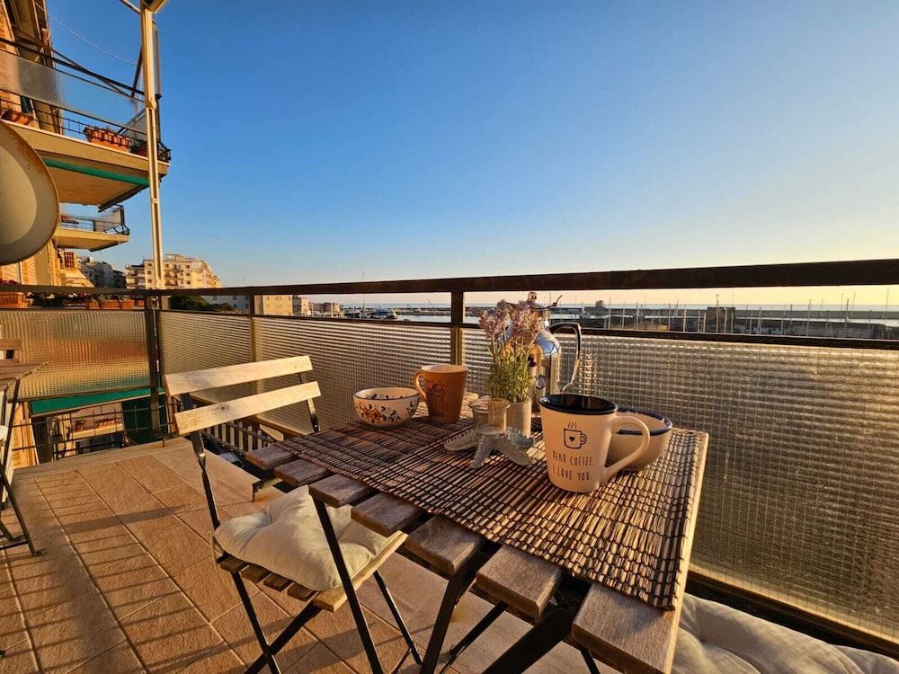 Guest House COLORS Deluxe Triple Room 9