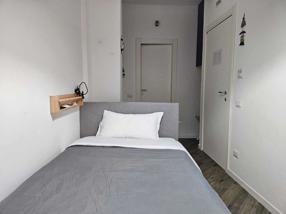 Guest House COLORS Comfort Single Room, Harbor View 3