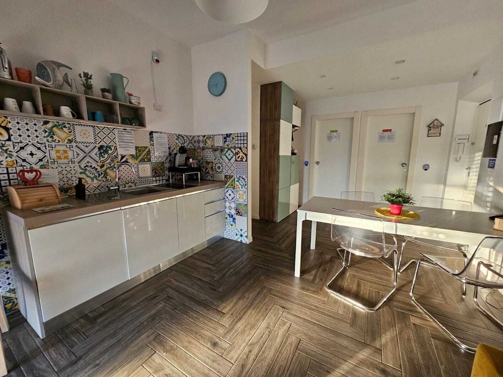 Guest House COLORS Deluxe Triple Room 7