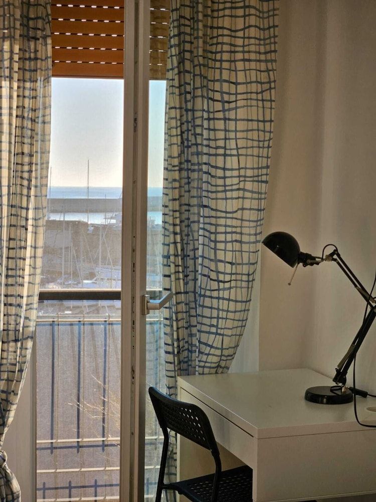 Guest House COLORS Comfort Single Room, Harbor View 4