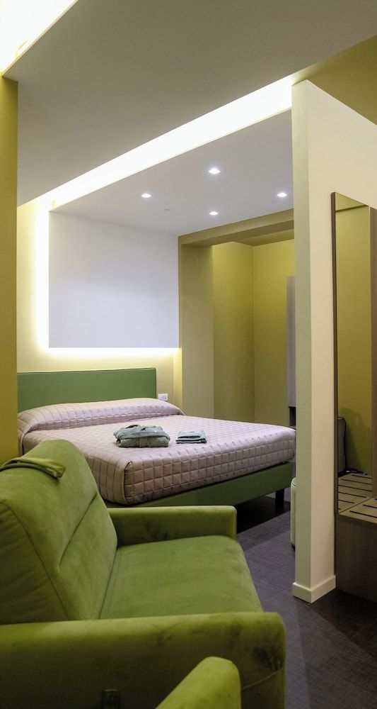 Opera Hotel Standard Quadruple Room 6