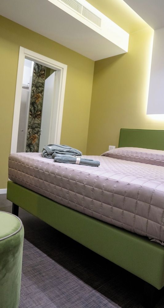 Opera Hotel Standard Quadruple Room 8