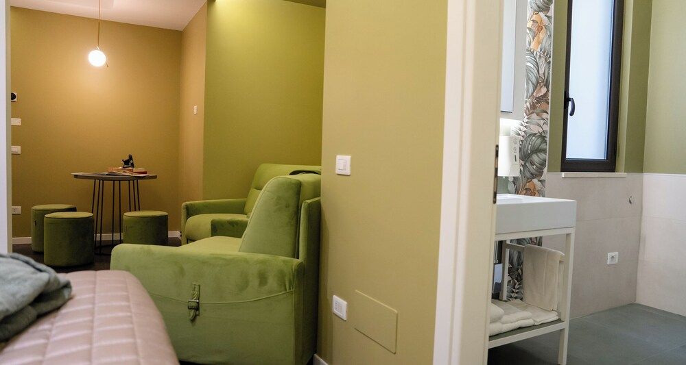 Opera Hotel Standard Quadruple Room 7