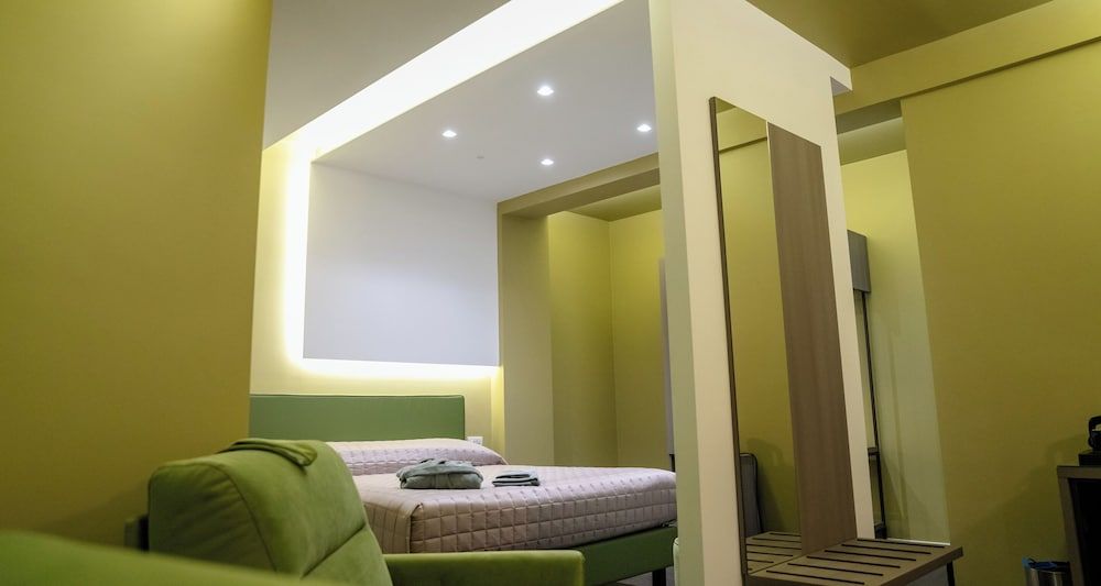 Opera Hotel Standard Quadruple Room 10