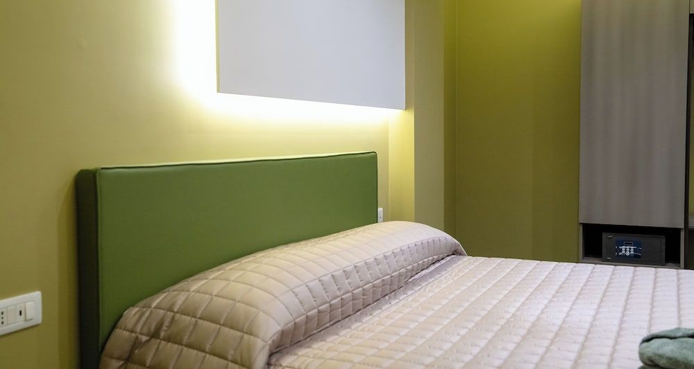 Opera Hotel Standard Quadruple Room 9