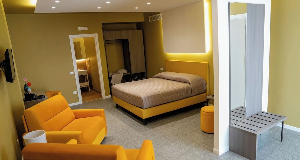 Opera Hotel Superior Quadruple Room, Balcony, Courtyard View 5