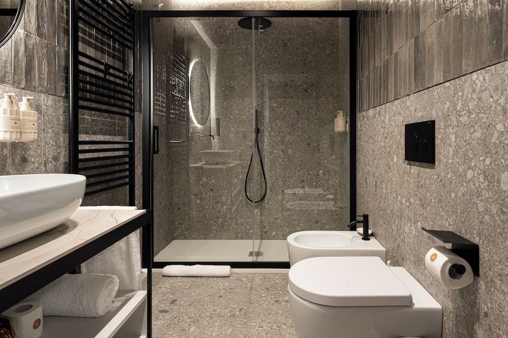 MIMESIS 11 - BOUTIQUE HOTEL - LAKE COMO Deluxe Room, Partial Lake View 10