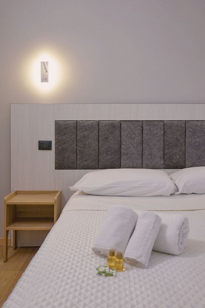 Hotel Garden Classic Double or Twin Room, Hill View 3