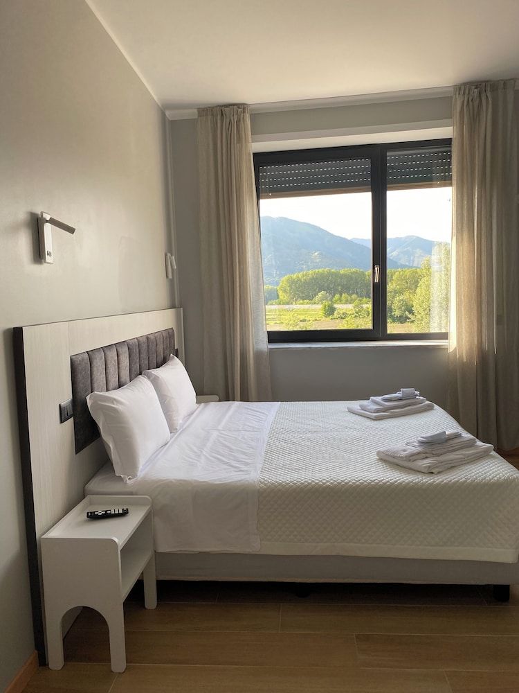 Hotel Garden Classic Double or Twin Room, Hill View 7