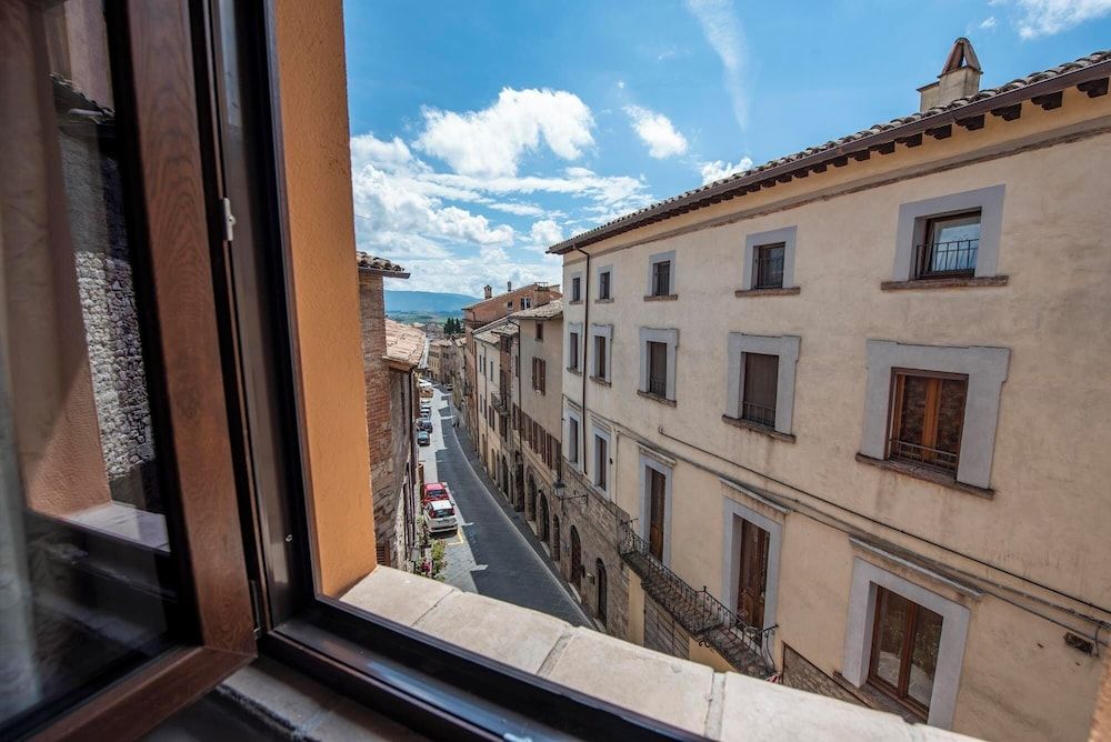 Lemon Tree Boutique Guesthouse Romantic Double Room, Hill View 9