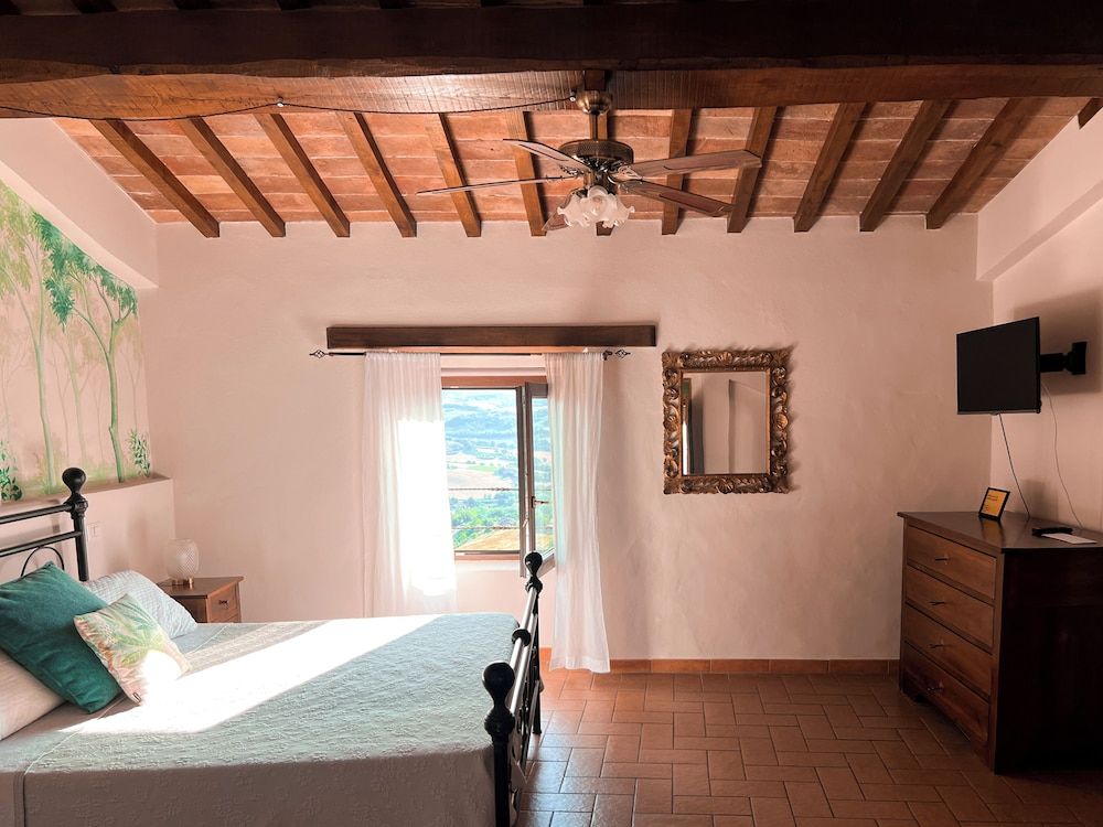 Lemon Tree Boutique Guesthouse Panoramic Double Room, Hill View 8